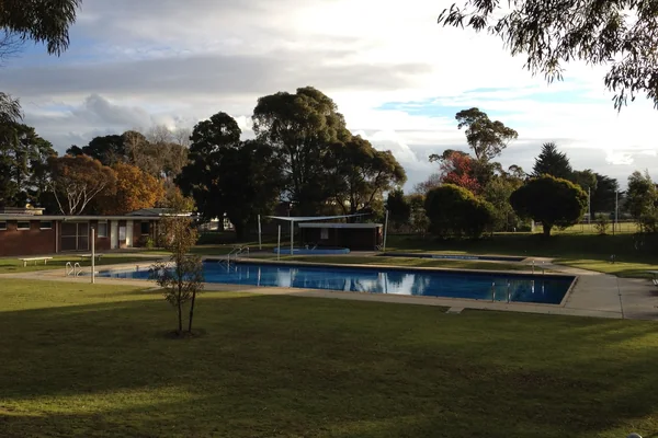 Experience Yallourn North Outdoor Pool
