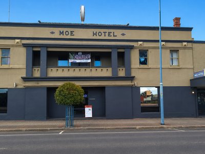 Moe Hotel